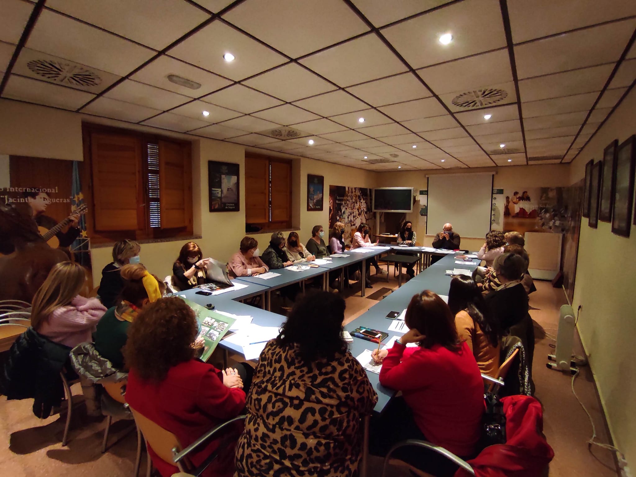 Asistentes a la Mesa Comarcal de Género de Asodeco.