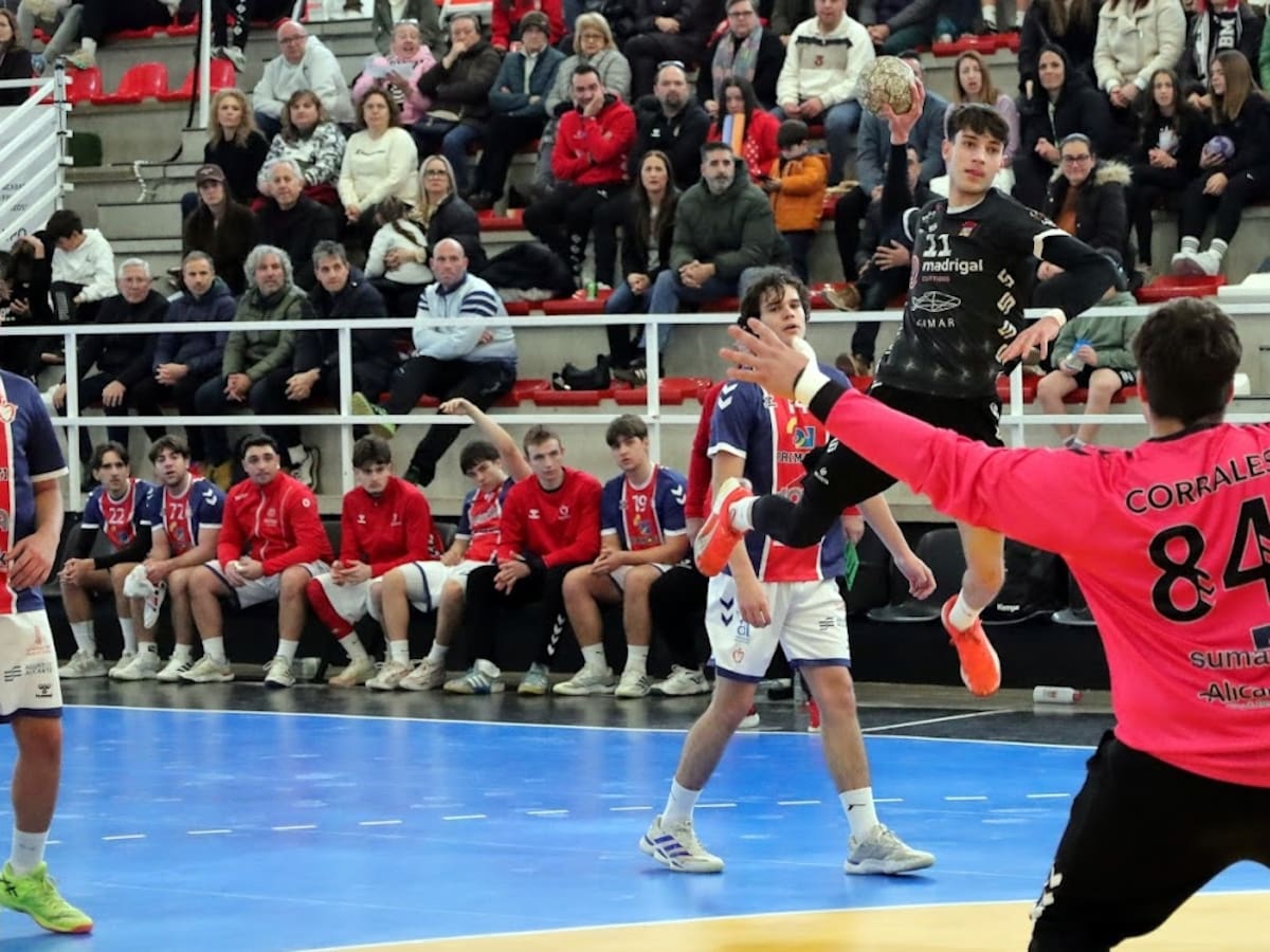 El Bm. Elda – C.E.E. recibe al L’Arancina Handbol Mallorca con el ascenso en el horizonte (S. 16.45 h)