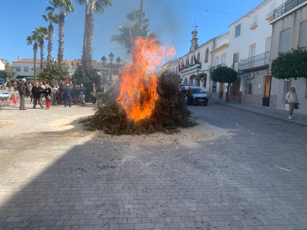 El encendido del chisco, una tradición de Santiago de Calatrava (Jaén)