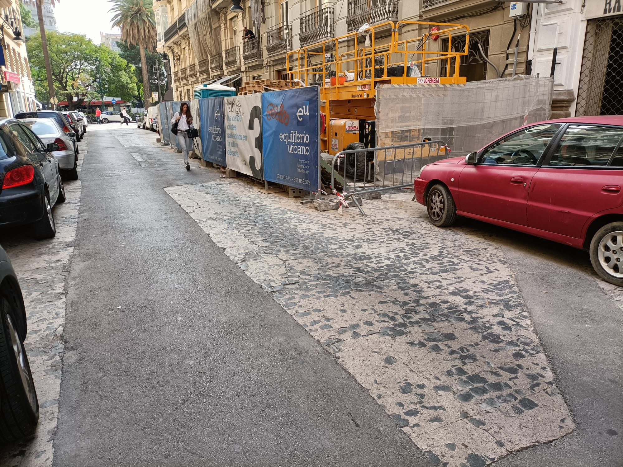 Estado del pavimento en la calle Gravador Esteve de València.