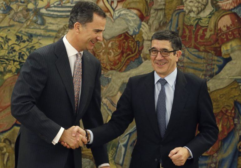 El rey ha recibido este mediodía en el Palacio de la Zarzuela al presidente del Congreso, Patxi López