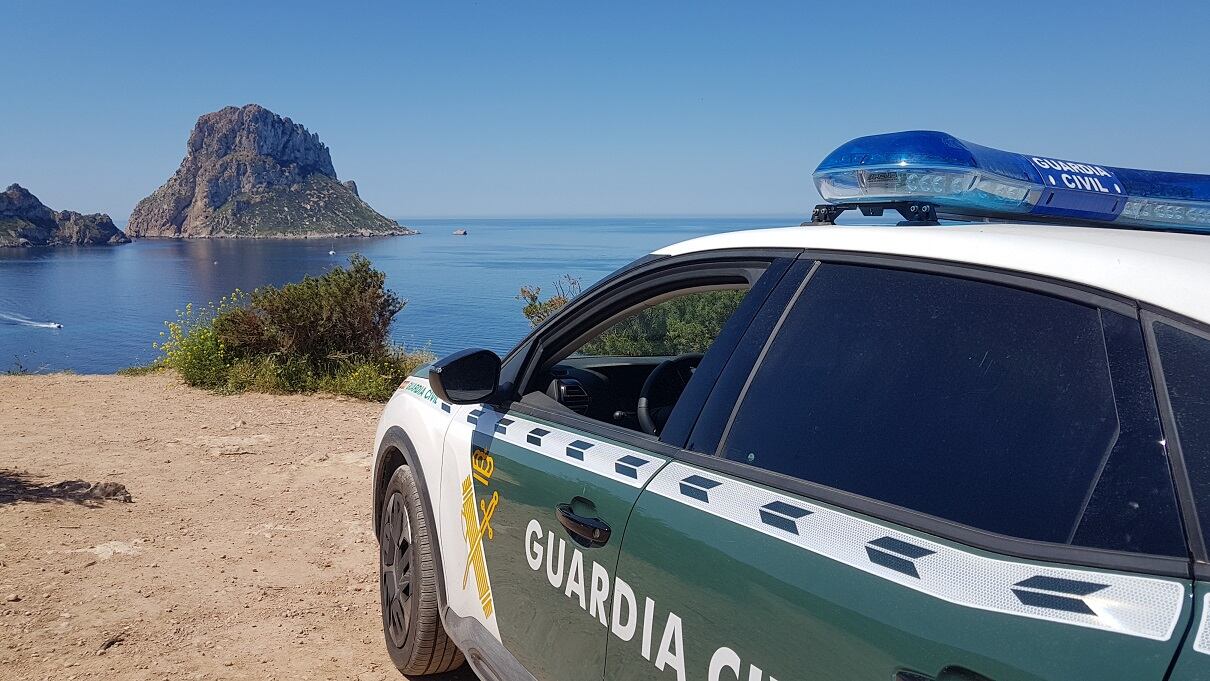 Un vehículo de la Guardia Civil