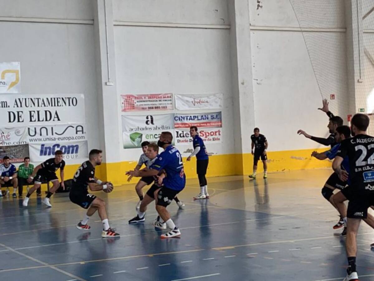 El Elda - C.E.E se aferra a las segundas partes (32-27)