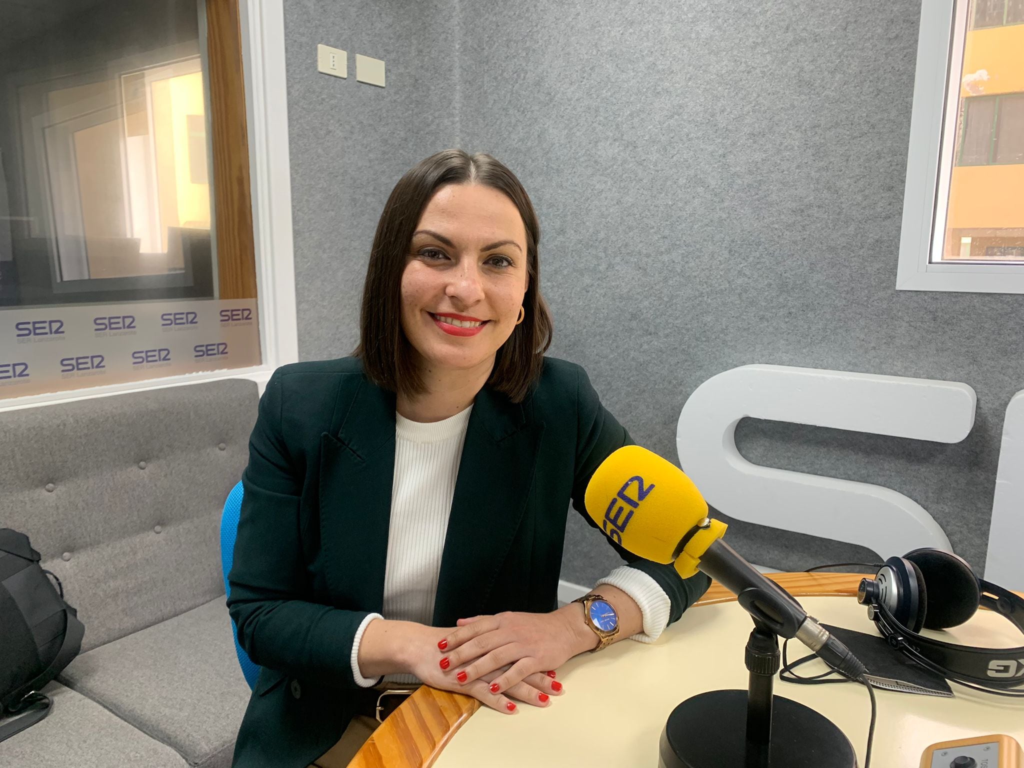 Migdalia Machín Tavío, secretaria general de CC Lanzarote, en los estudios de SER Lanzarote.