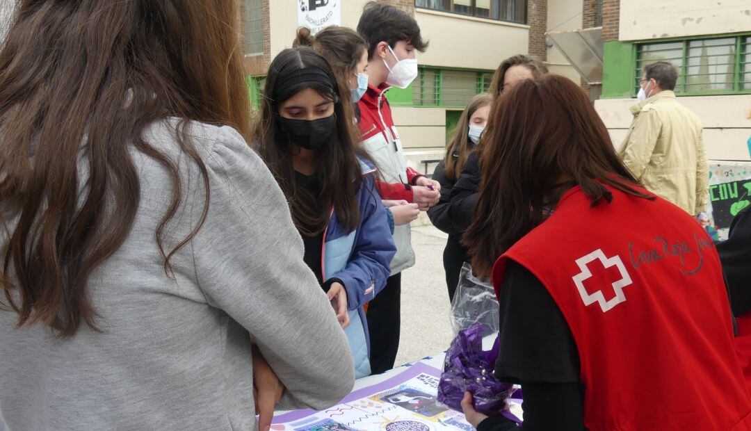 Actividades de visibilización y sensibilización ante la violencia hacia las mujeres.