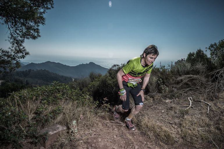 Nuria Domínguez participando en una carrera de montaña