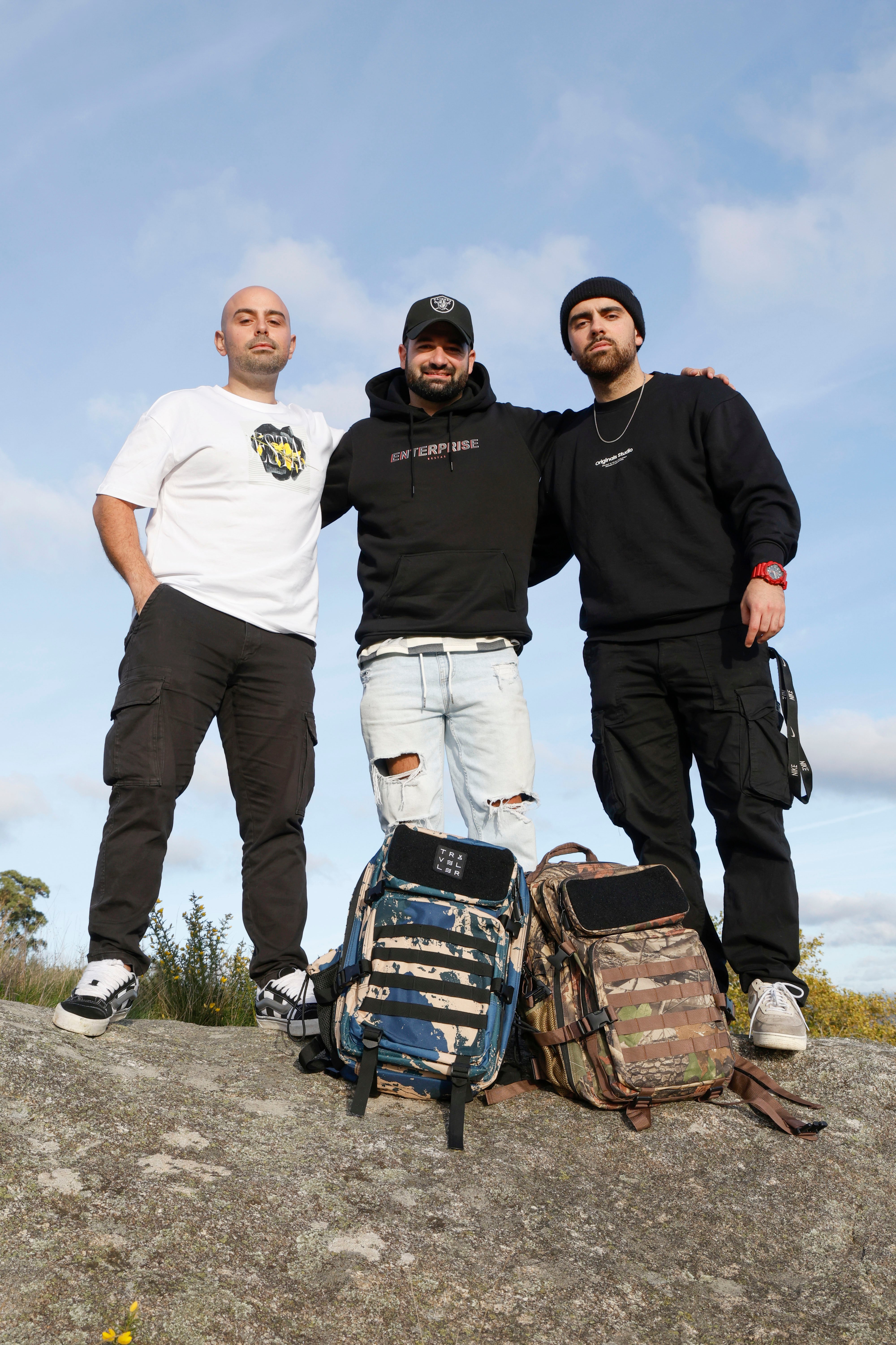 Ángel, Julen y David, tres amigos de la comarca de Ferrol, lanzan Bestas, una iniciativa emprendedora vinculada con mochilas, moda y complementos para amantes de la aventura (foto: Kiko Delgado / EFE)