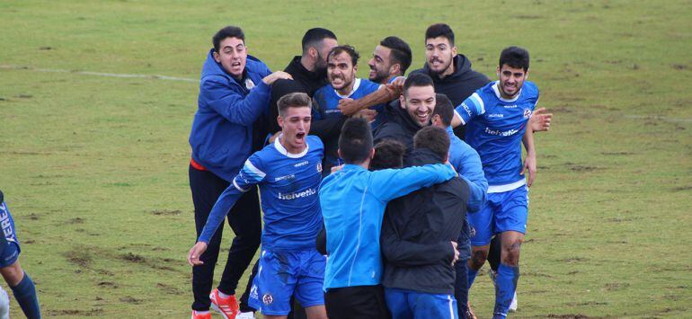 Jugadores del Xerez DFC celebrando un triunfo en Chapín