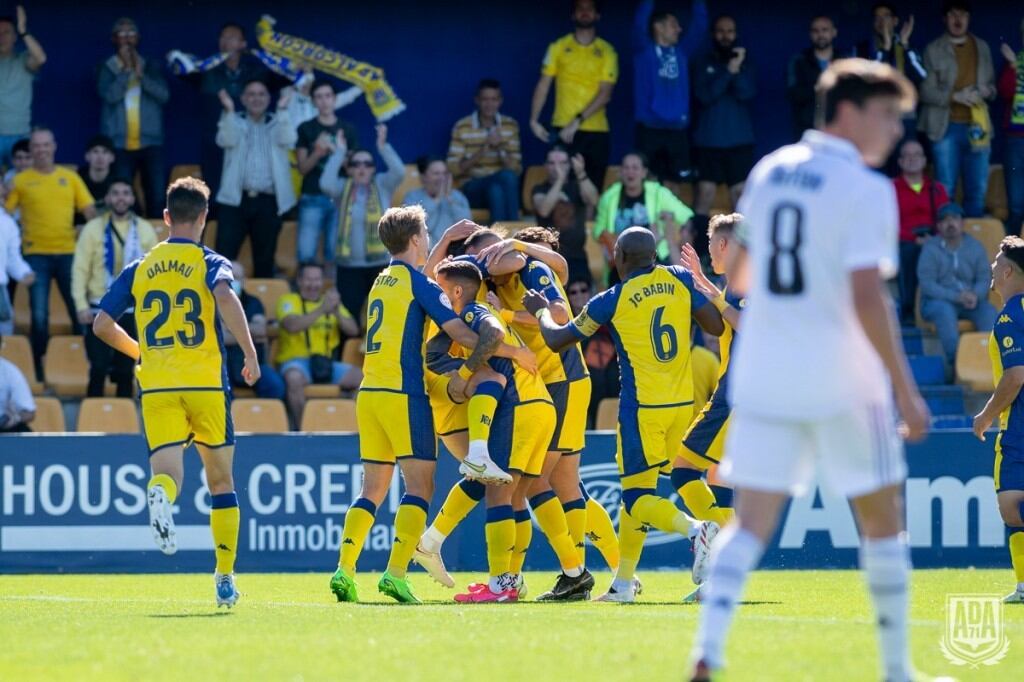 El Alcorcón celebra uno de sus goles frente al Castilla