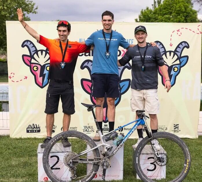 Gabriel Torralba, cinco veces campeón de España, seguido de Iker Senar y Álex Medina, en el podio