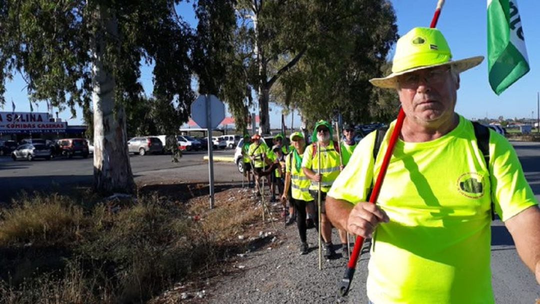 Miembros de la columna sur de pensionistas el día que salieron de Rota.