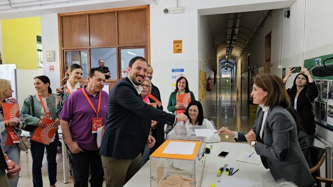 Francisco Morales, candidato de Ciudadanos ejerce su derecho al voto