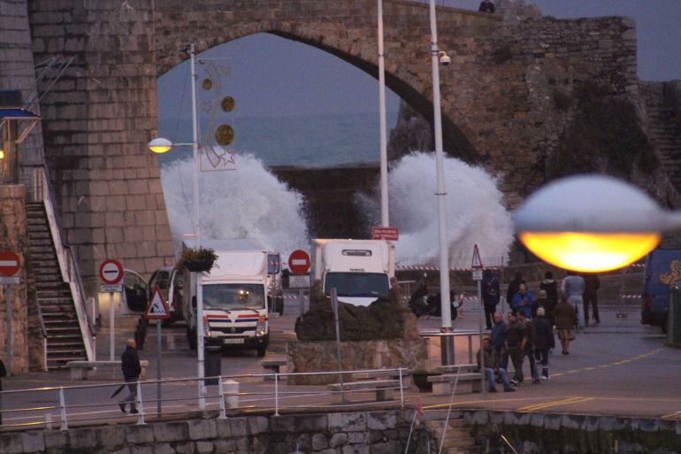 El litoral cántabro se encuentra en aviso naranja por olas de hasta ocho metros.