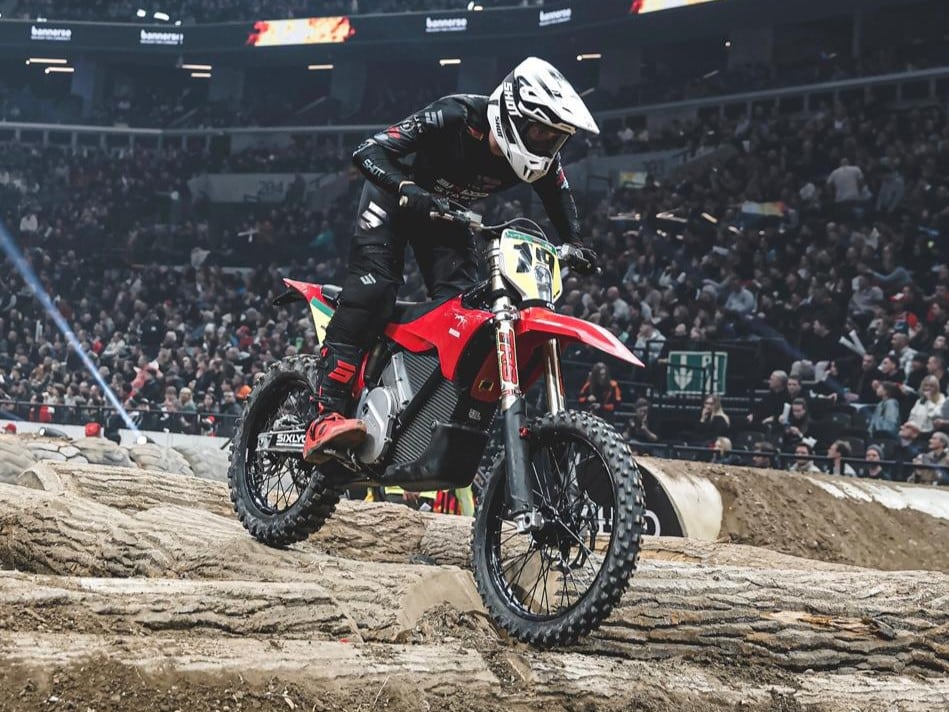 Manu Gómez, en acción, en una de las pruebas del Mundial Júnior de SuperEnduro