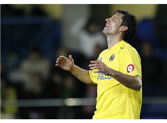 Capdevila, durante un partido con el Villarreal