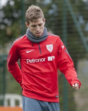 07/11/14 Entrenamiento Athletic de Bilbao Muniain con dolores de espalda