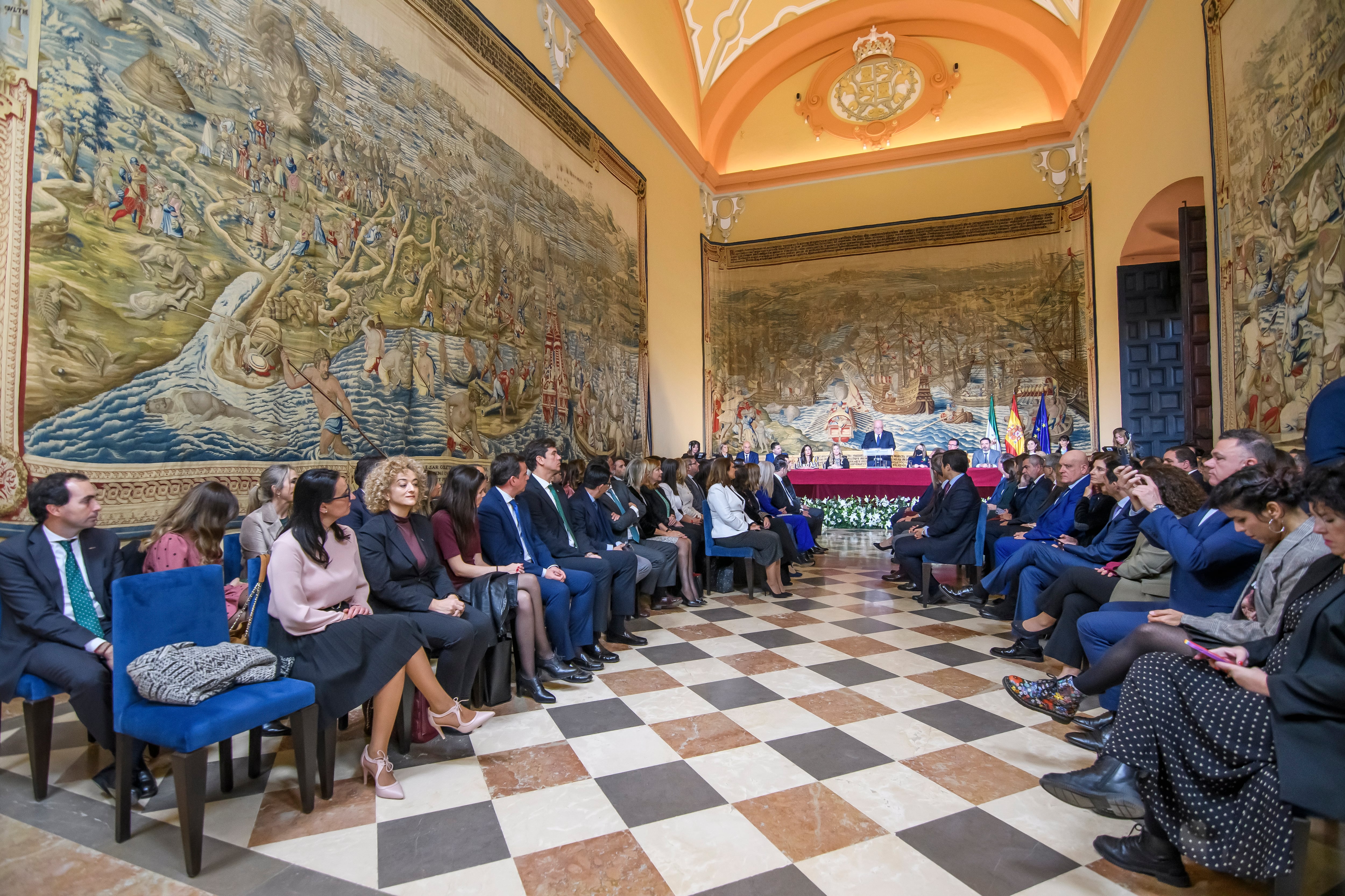 SEVILLA, 28/11/2022.- El presidente de la Cámara autonómica, Jesús Aguirre preside el acto de celebración de un Pleno extraordinario en el Salón de Tapices de los Reales Alcázares de Sevilla para conmemorar el XL aniversario de la constitución del Parlamento andaluz, en junio de 1982. EFE/ Raúl Caro.