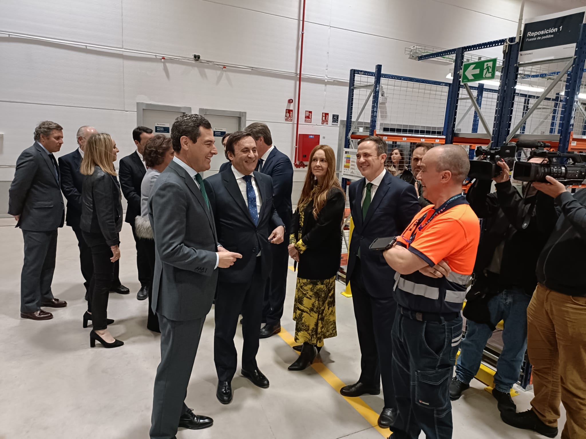 Visita de Moreno Bonilla a Linares, en la planta de Cofares.