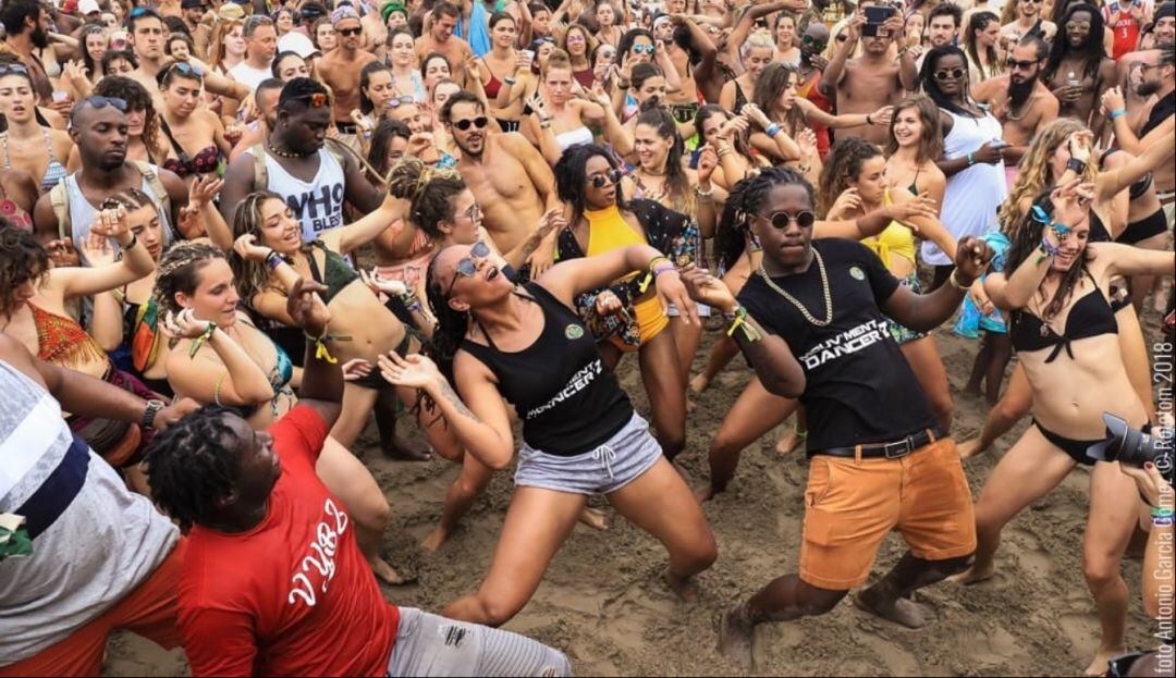 El festival incluía actividades en la playa