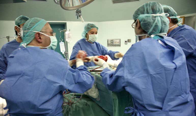 Operación de trasplante de órganos en el Hospital Clínico Universitario de Valladolid