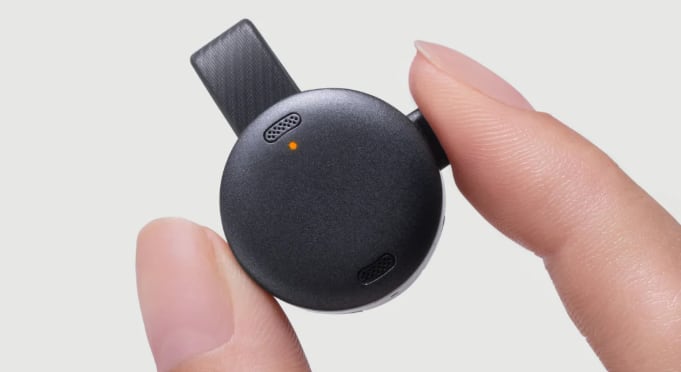 El micrófono mide menos que una moneda de dos euros.