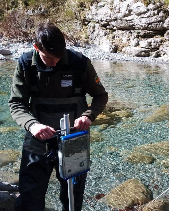 Vigilando la calidad de las aguas de los ríos. Foto: PNOMP