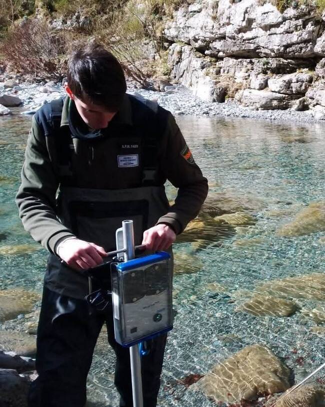 Vigilando la calidad de las aguas de los ríos. Foto: PNOMP