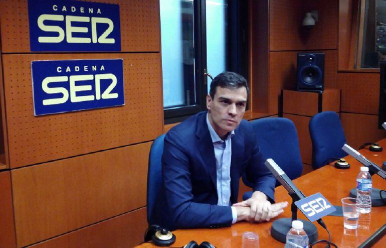 Pedro Sánchez, durante la entrevista en Radio Zaragoza