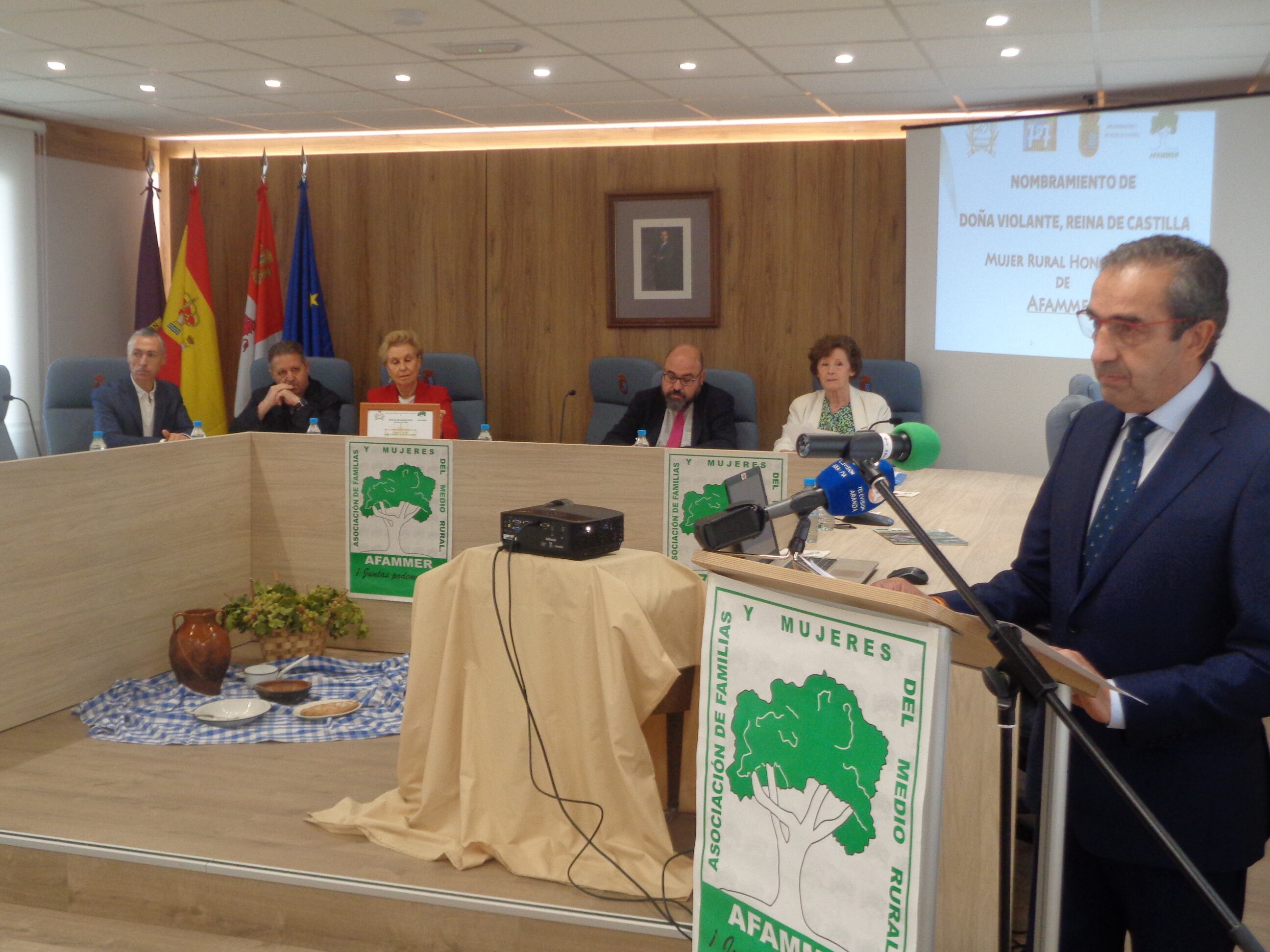 El alcalde de Roa daba la bienvenida al comienzo del acto