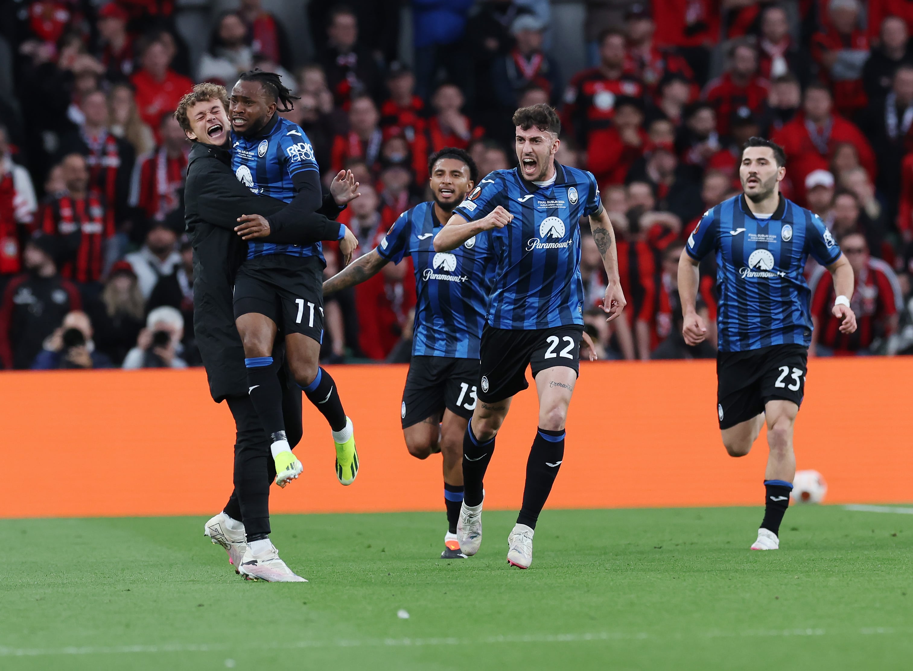 Lookman celebra el segundo gol del Atalanta en la final de la Europa League