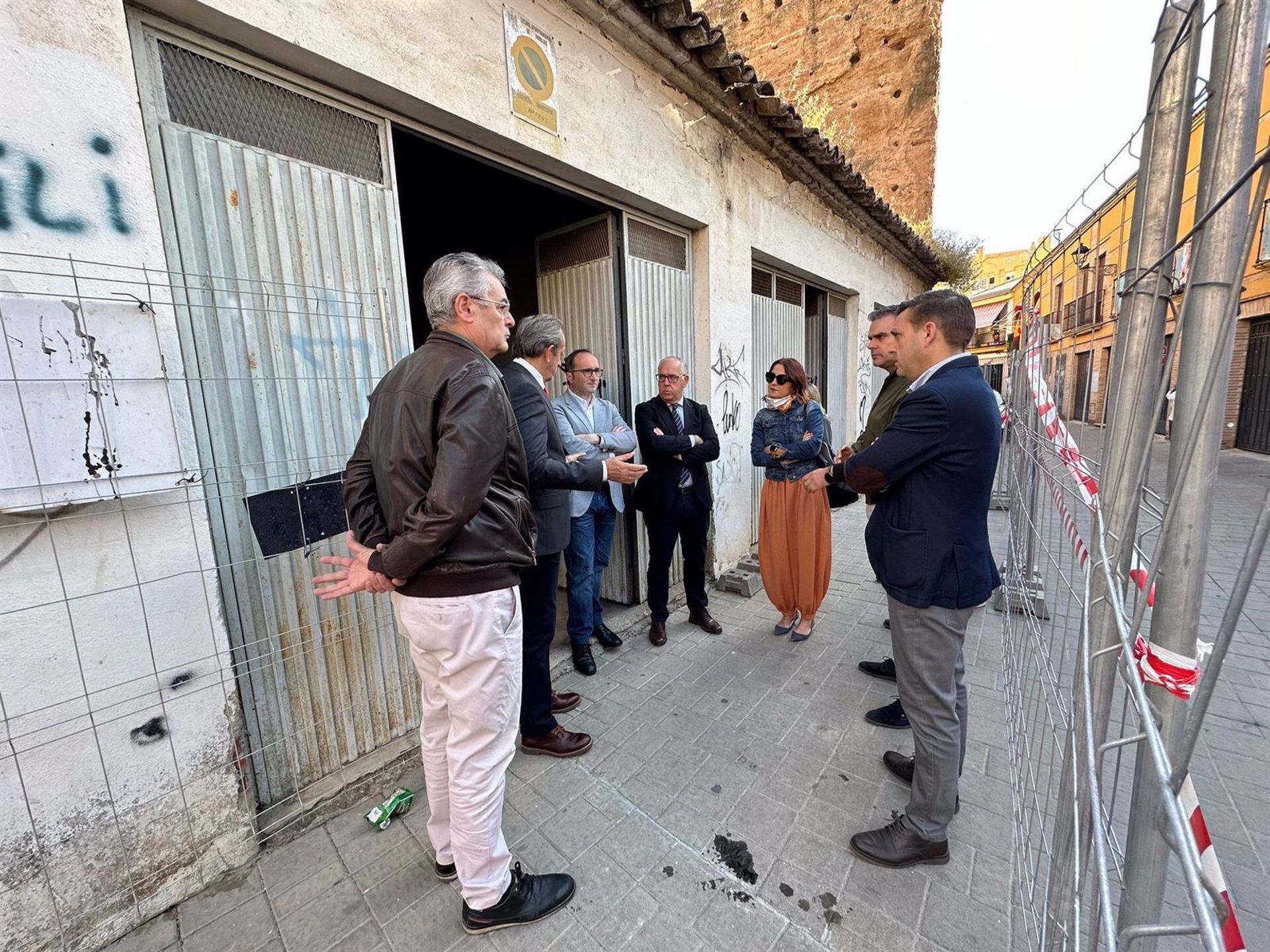 Visita a las cocheras anexas a la muralla de Andújar