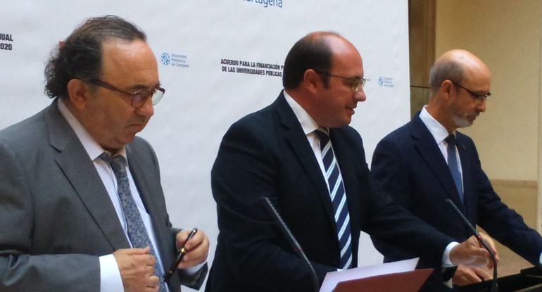 Firma del acuerdo plurianual de financiación de las universidades públicas de la Región de Murcia, en el Palacio de San esteban