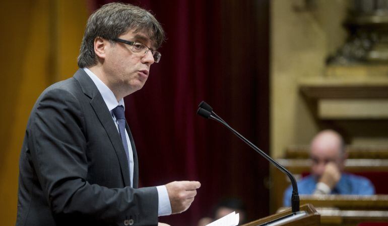 El presidente de la Generalitat de Cataluña, Carles Puigdemont, durante su comparecencia para dar cuenta de las modificaciones en la composición del Gobierno del ejecutivo catalán. 