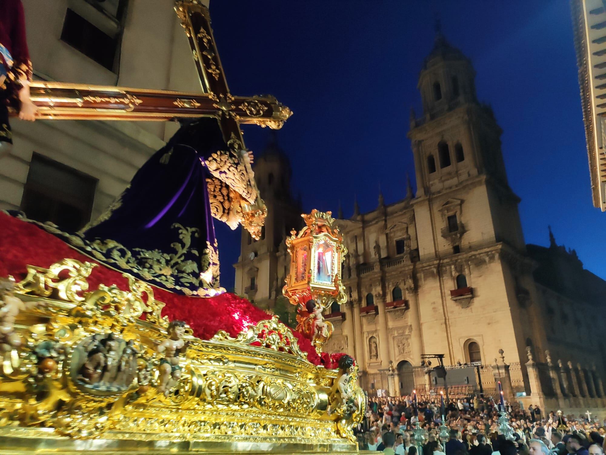 El Abuelo en las calles de Jaén con motivo del Rosario Magno.
