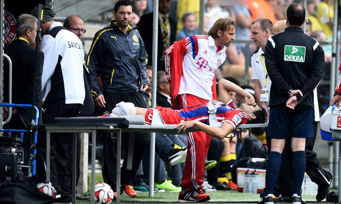 Javi Martínez se retiró lesionado de la supercopa alemana y tuvo que ser sustituido