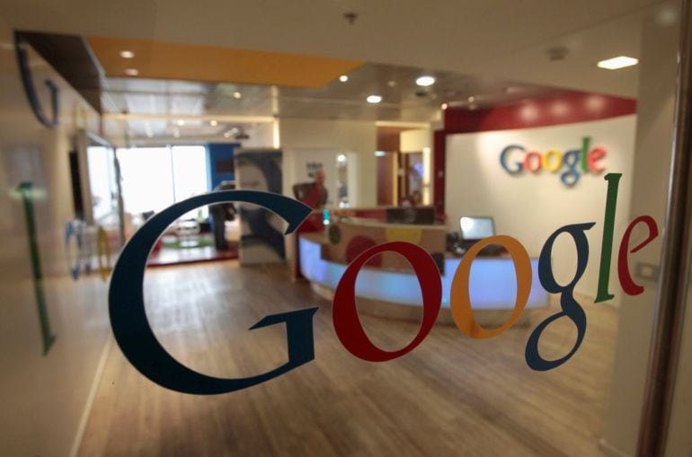 Logo de Google en una de las sedes de la compañía.