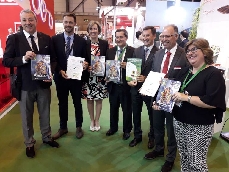 Delegación granadina en la feria Fruit Attraction en Madrid con el presidente del Puerto de Motril, el delegado de Empleo de la Junta, la gerente de Cooperativas Agroalimentarias de Granada, el presidente de la Diputación de Granada, el director de Cooper