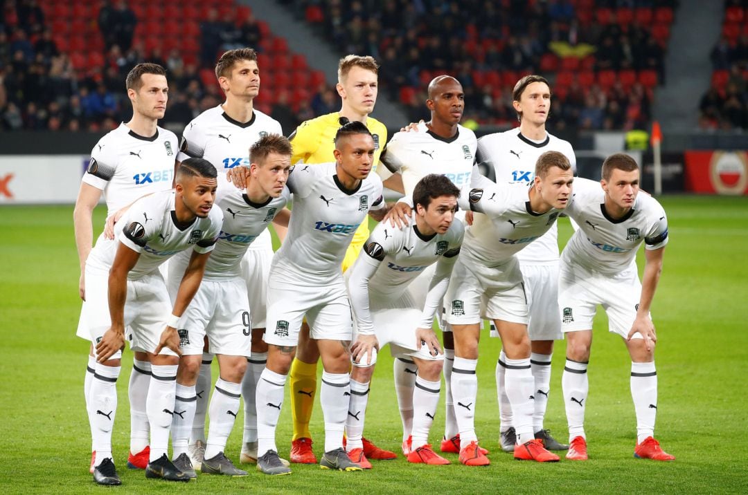 Soccer Football - Europa League - Round of 32 Second Leg - Bayer Leverkusen v Krasnodar - BayArena, Leverkusen, Germany - February 21, 2019  Krasnodar players pose for a team group photo before the match   