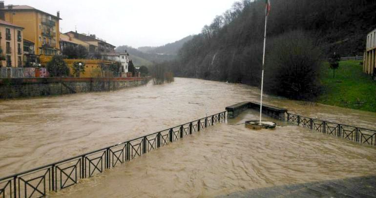 El río Ebro se desborda