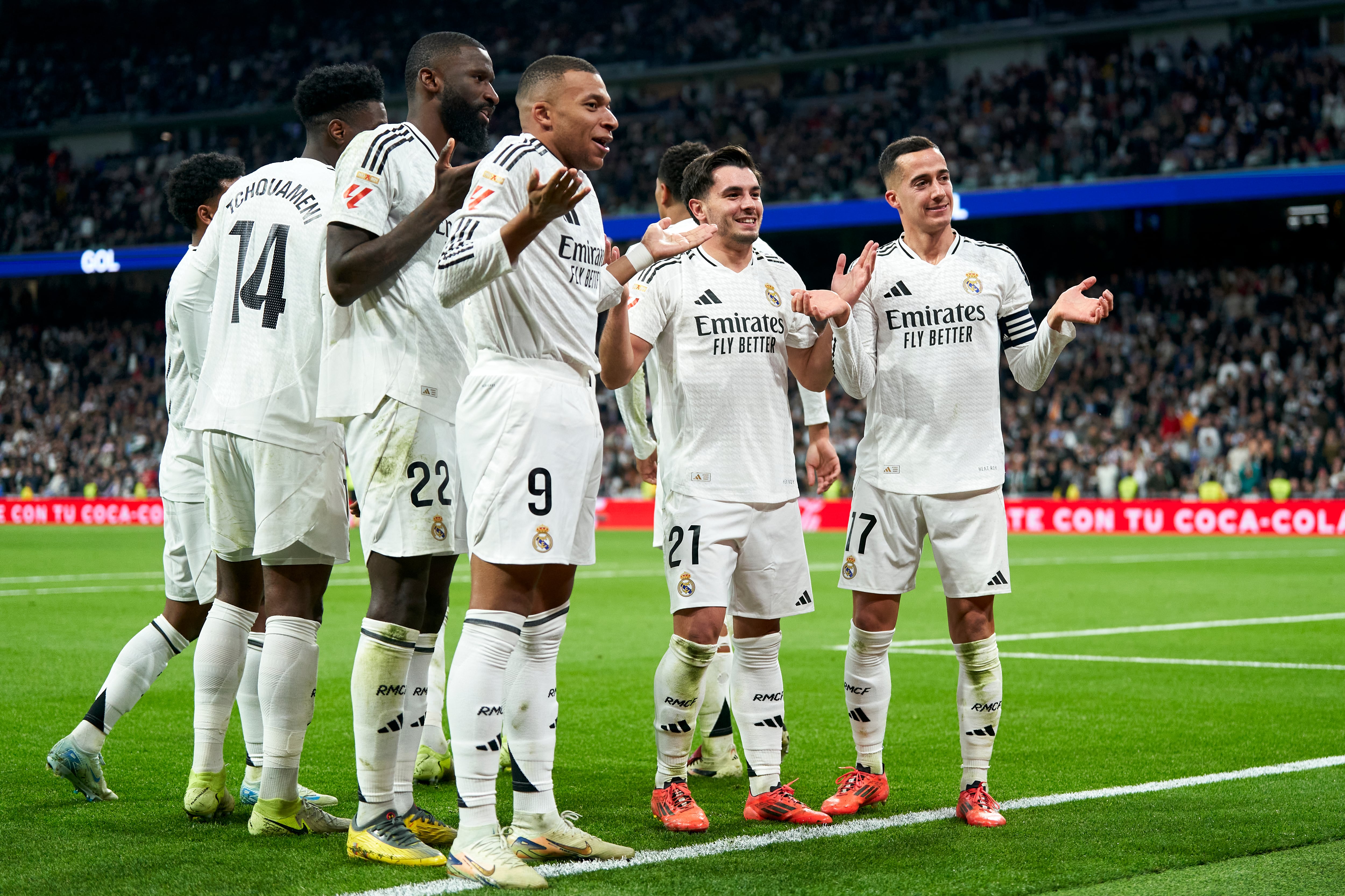 Jugadores del Real Madrid celebran un gol frente a la UD Las Palmas