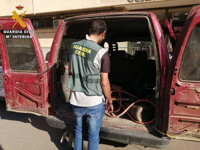 La Guardia Civil detiene a dos hombres por supuestos delitos de robo con fuerza en las cosas y hurto