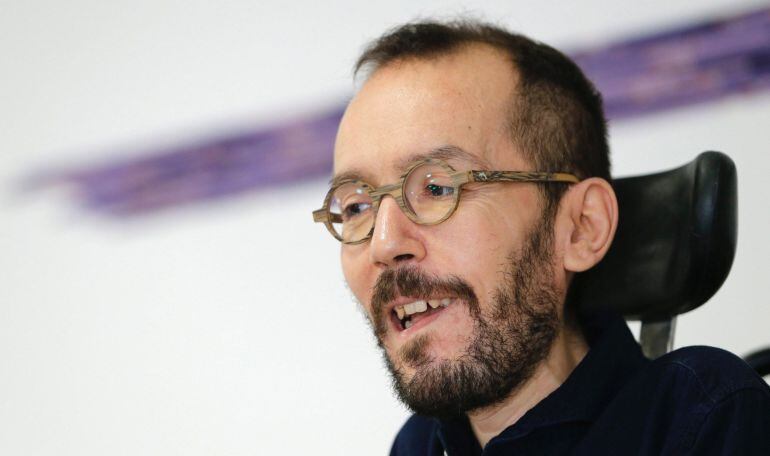 El portavoz de Podemos Pablo Echenique durante la rueda de prensa ofrecida al término del Consejo de Coordinación del Partido, hoy en Madrid. 