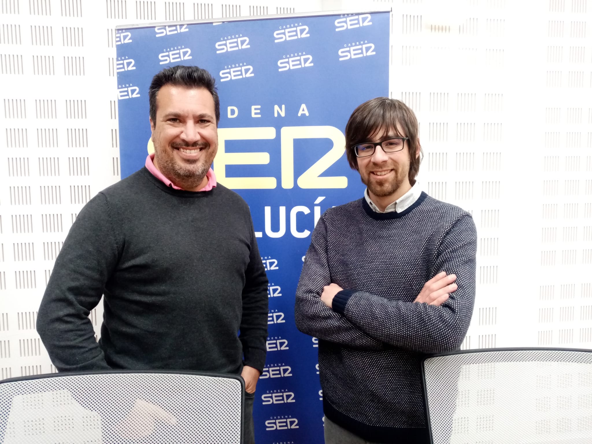 El compositor Javier Torres Simón, a la izquierda, y el director de la película, Hilario Abad, en el estudio de Cruz de Guía