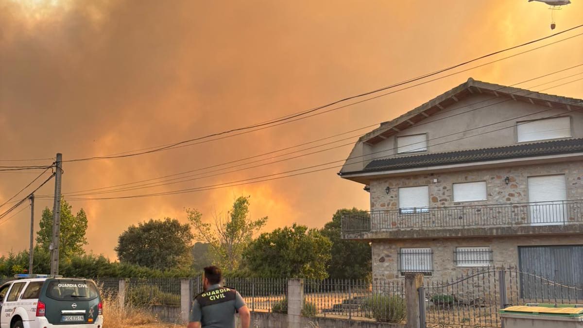 El fuego de Molezuelas de la Carballeda arrasa 3.500 hectáreas