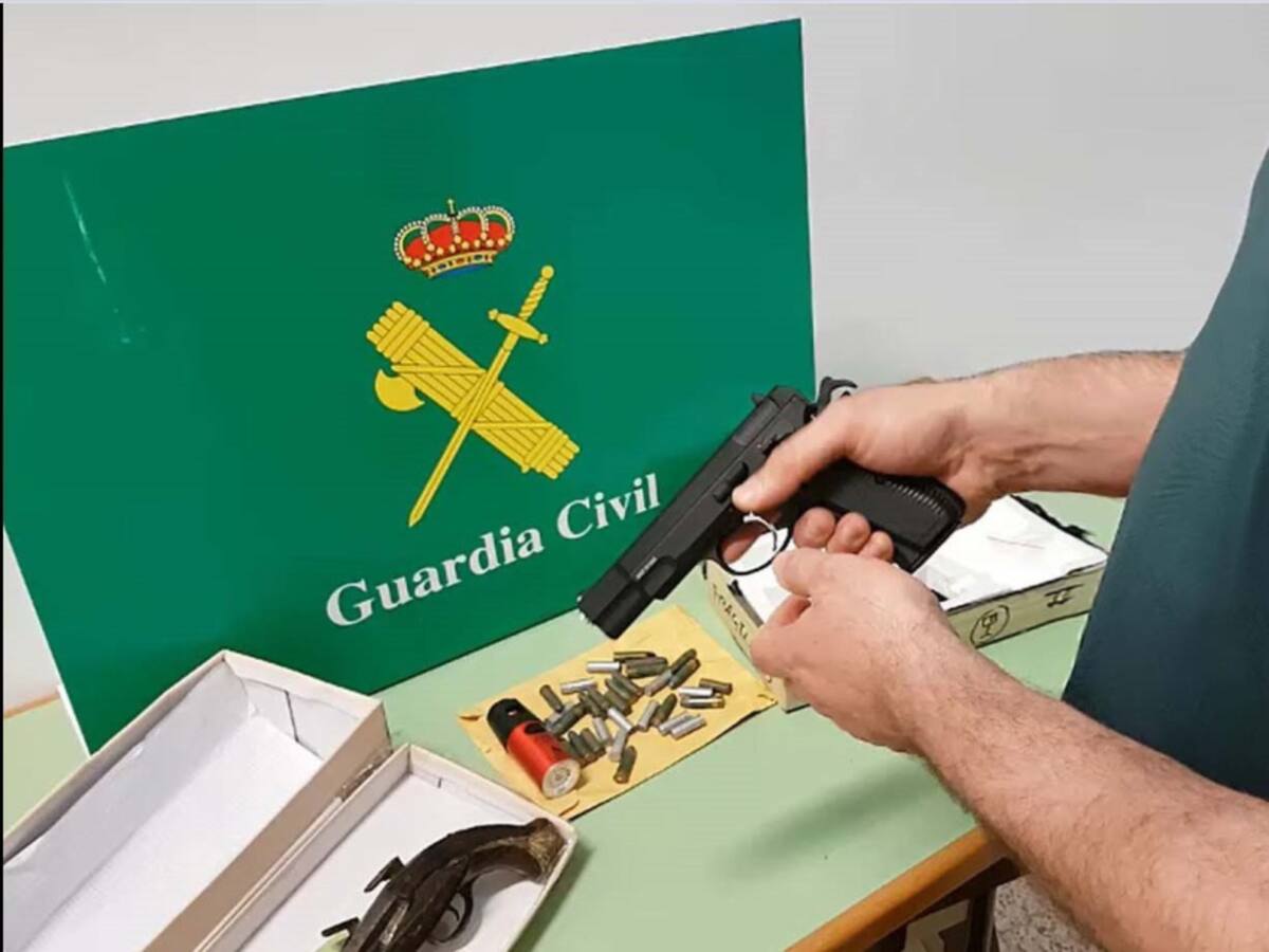 La Guardia Civil interviene en Palma tres paquetes con armas que iban a ser enviados por correo