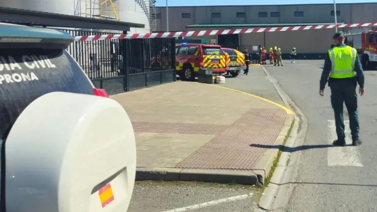 La UME trabaja en la fuga de gas producida en Fuentes de Béjar y la autovía A-66 entre Béjar y Guijuelo se mantiene cortada al tráfico