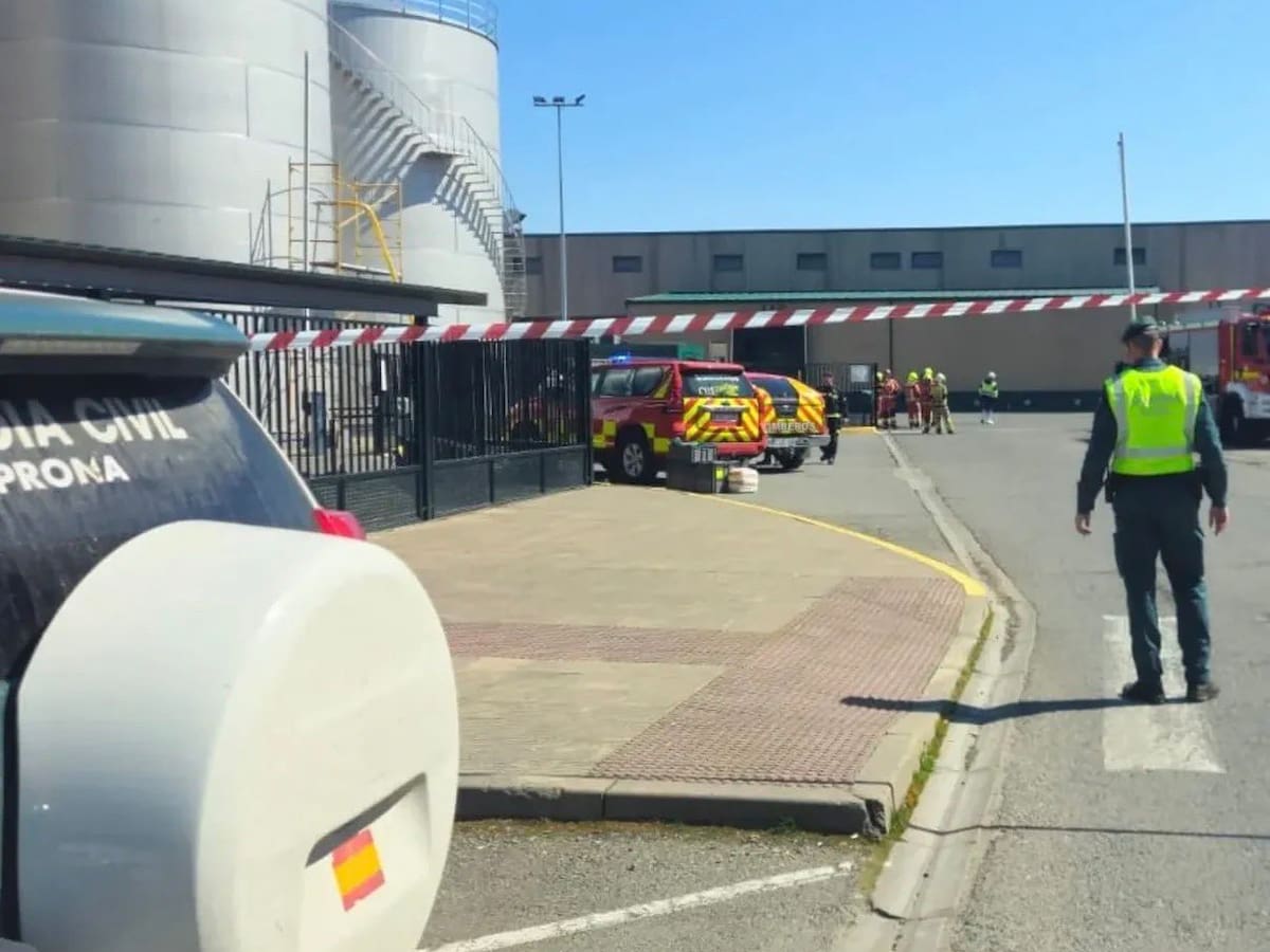 La UME trabaja en la fuga de gas producida en Fuentes de Béjar y la autovía A-66 entre Béjar y Guijuelo se mantiene cortada al tráfico