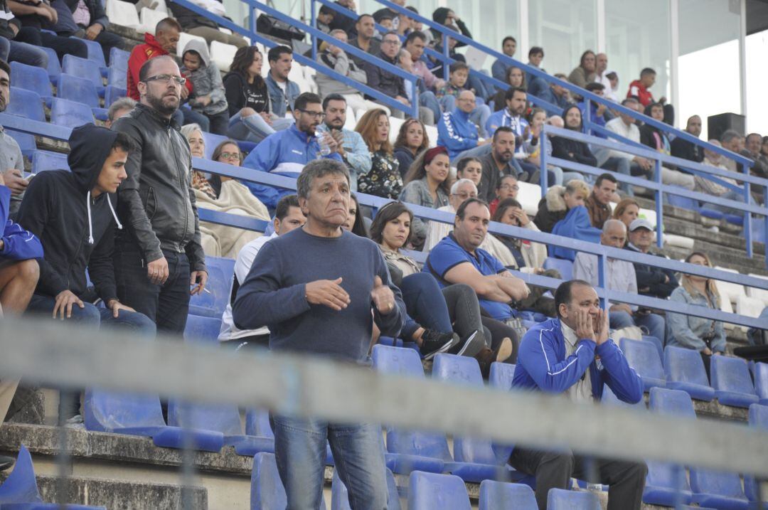 Nene Montero durante un partido en la grada de La Juventud