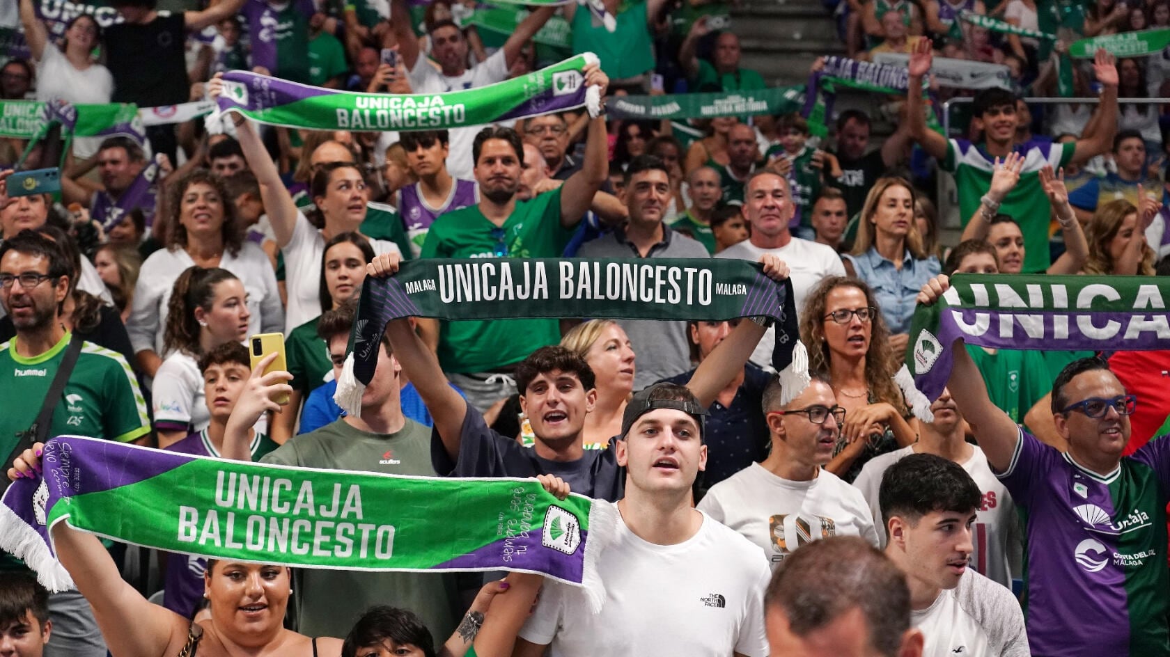 Afición del Carpena en el partido del Unicaja - Lenovo Tenerife