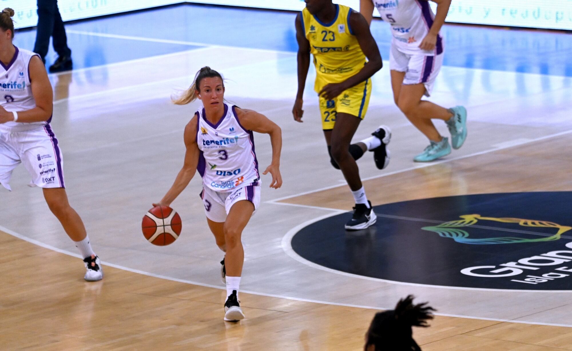 Las tinerfeñas ganaron al Spar Gran Canaria su último choque liguero.